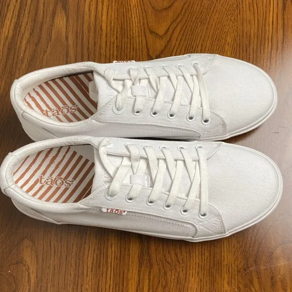 NIB‎ Taos Women's Plim Soul White Low Top Lace up Sneakers Size 11W #PLS-13644