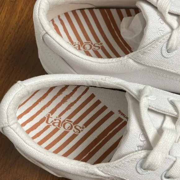 NIB‎ Taos Women's Plim Soul White Low Top Lace up Sneakers Size 11W #PLS-13644