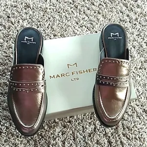 NIB Women's Marc Fisher pewter leather Vanecha slide shoes size 7