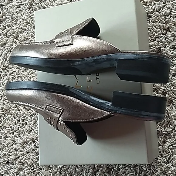 NIB Women's Marc Fisher pewter leather Vanecha slide shoes size 7