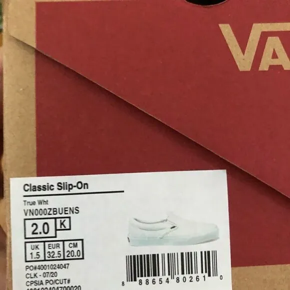 NIB VANS Classic Slip On VN000ZBUENS True White