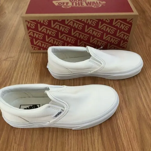 NIB VANS Classic Slip On VN000ZBUENS True White