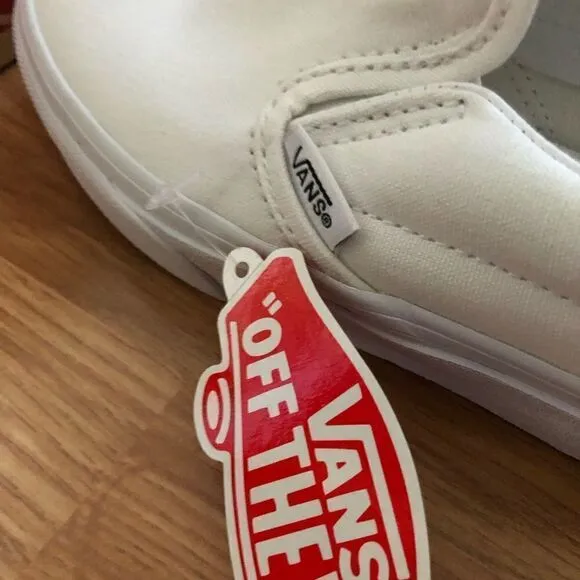 NIB VANS Classic Slip On VN000ZBUENS True White