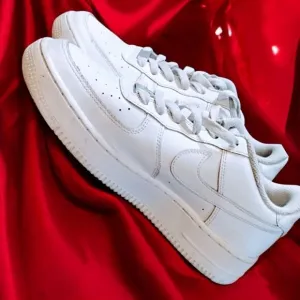 NIKE AIR FORCE 1 LOW LE YOUTH 7Y DH2920-111 LEATHER  CHRISTMAS GIFT UNISEX
