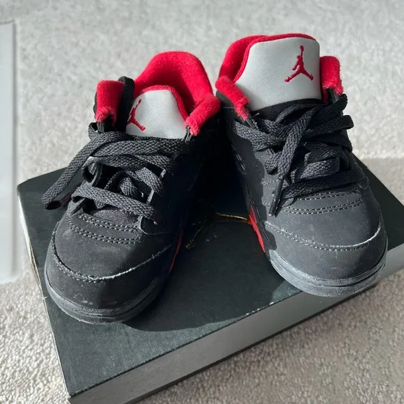 Nike Air Jordan toddler shoes in size 7C