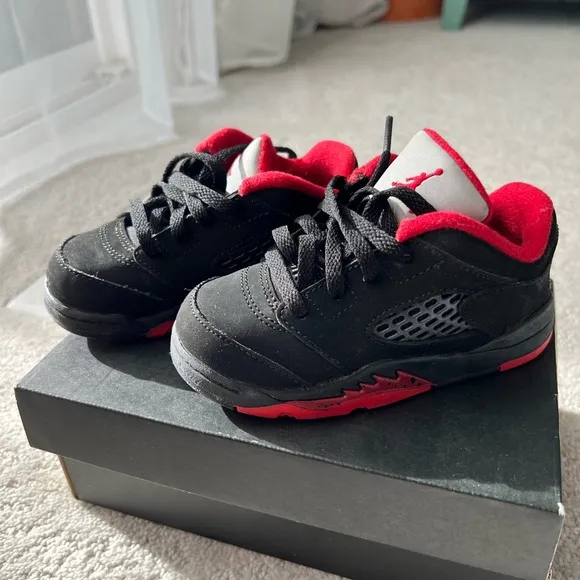 Nike Air Jordan toddler shoes in size 7C