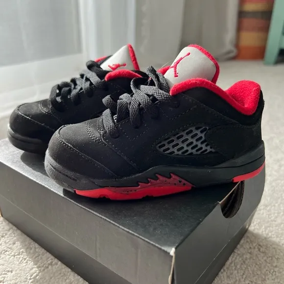 Nike Air Jordan toddler shoes in size 7C