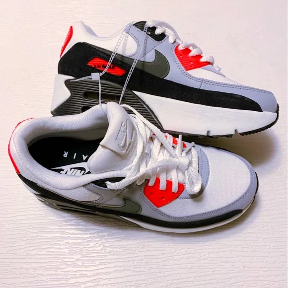 Nike Air Max 90 LV8 Platform Sneaker in Summit White Smoke Grey-Black Size 8 NEW