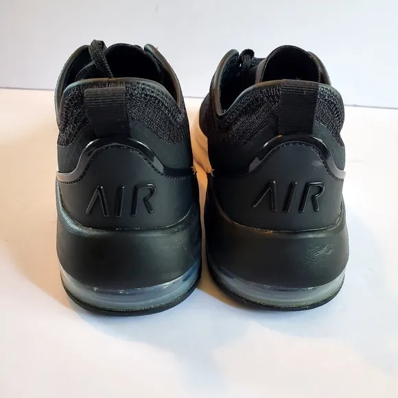 Nike Air Max Motion 2 Black White Women Athletic Shoes  Size 8