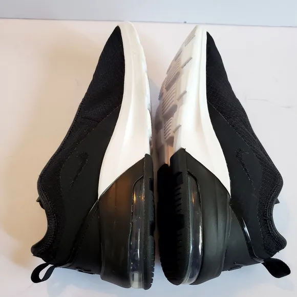 Nike Air Max Motion 2 Black White Women Athletic Shoes  Size 8