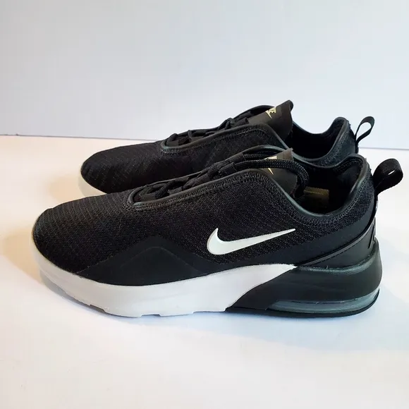 Nike Air Max Motion 2 Black White Women Athletic Shoes  Size 8