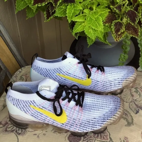 Nike Air VaporMax Flyknit 3 'White Dynamic Yellow' AJ6900-103 size 9.5