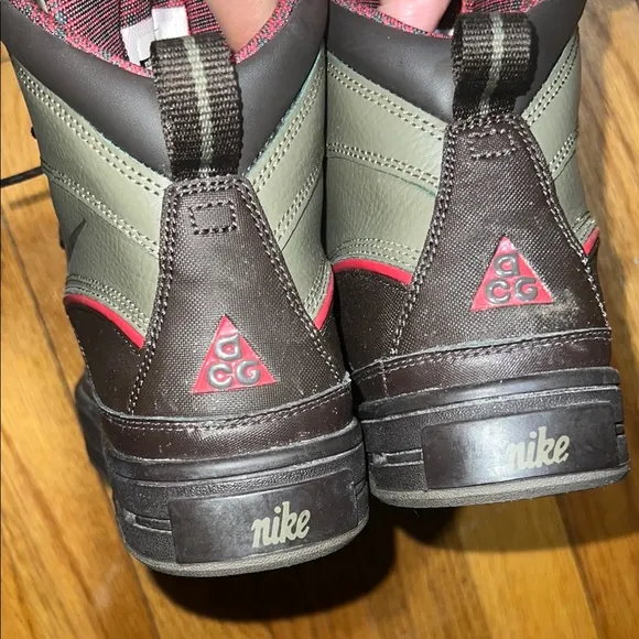 Nike Green and Black High-Top Boots with Rugged Design