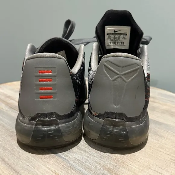 Nike Kobe 10 Pain basketball sneakers size 5.5 youth
