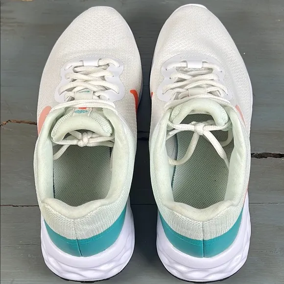Nike revolution6 Women's White and Pink Running Shoes size9.5.         order(72)