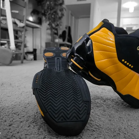 Nike Shox BB4 Black University Gold Men's Sneakers Size 8.5