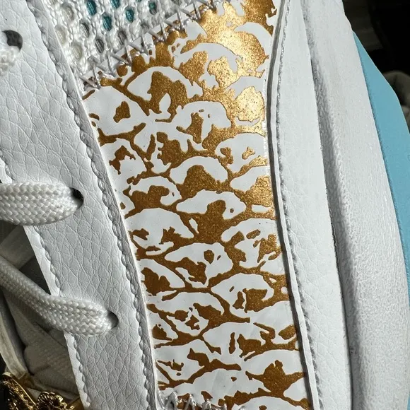 Nike White and Gold Sneakers 👟
