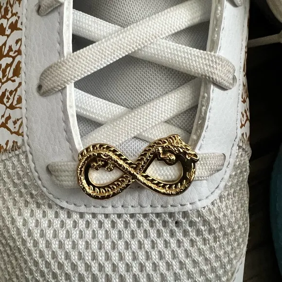 Nike White and Gold Sneakers 👟