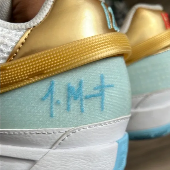 Nike White and Gold Sneakers 👟