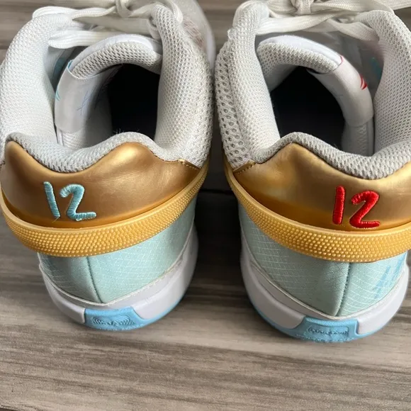 Nike White and Gold Sneakers 👟