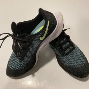Nike Women's Black and Teal Running Shoes