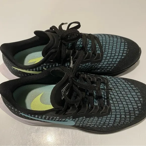 Nike Women's Black and Teal Running Shoes
