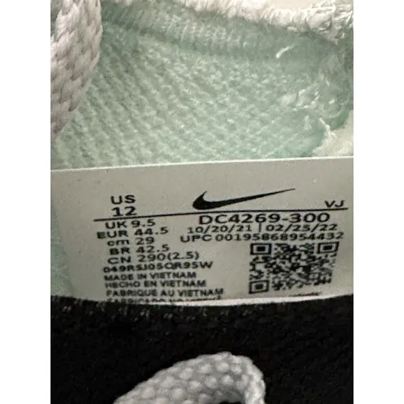 Nike Womens React Escape Run Sz 12 Flyknit Running Shoes Barely Green DC4269 300
