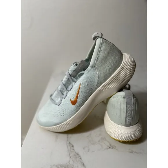 Nike Womens React Escape Run Sz 12 Flyknit Running Shoes Barely Green DC4269 300
