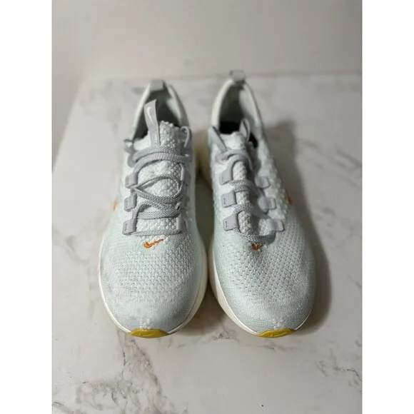Nike Womens React Escape Run Sz 12 Flyknit Running Shoes Barely Green DC4269 300