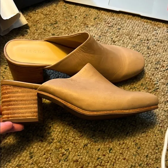 Nisolo Tan Leather Mules Comfortable Slip-On Design