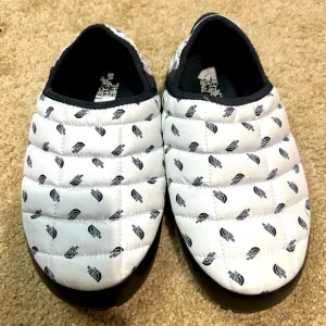 NORTH FACE slip on shoes