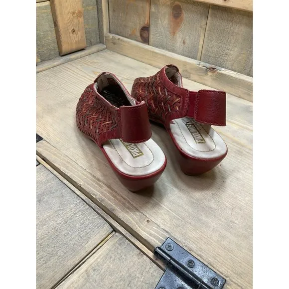 NWOB Pikolinos 36 leather womens 6 5.5 Red Green Closed Toe Sandals