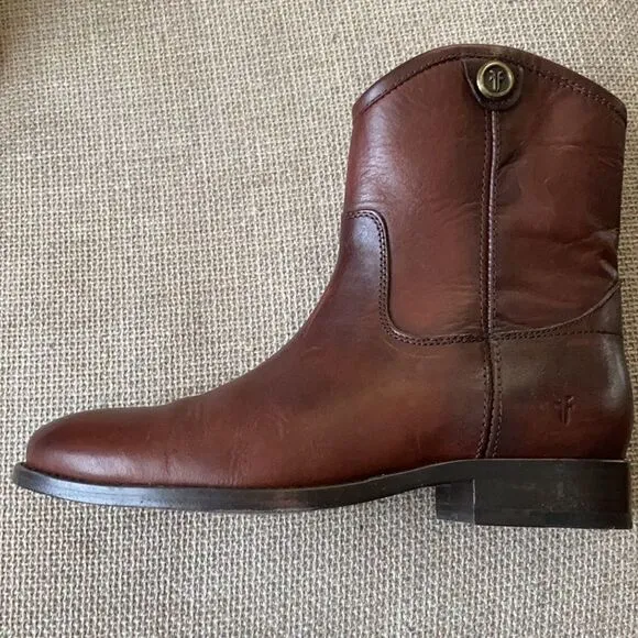 NWOB Frye Melissa Button Short Boots Size 5.5