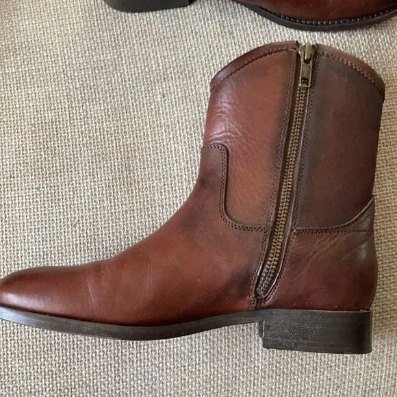NWOB Frye Melissa Button Short Boots Size 5.5