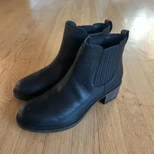 NWOT Aetrex Willow Leather Heeled Arch Support Chelsea Boots Women's Size 10