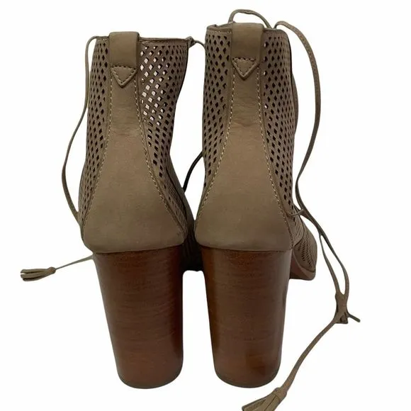 NWOT Frye Gabby Perforated Ghillie Heeled Sandals