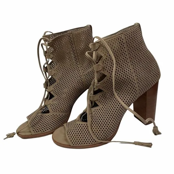 NWOT Frye Gabby Perforated Ghillie Heeled Sandals