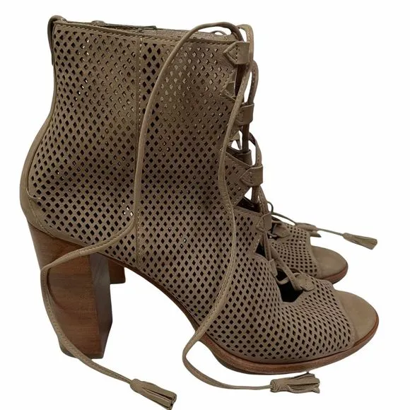 NWOT Frye Gabby Perforated Ghillie Heeled Sandals