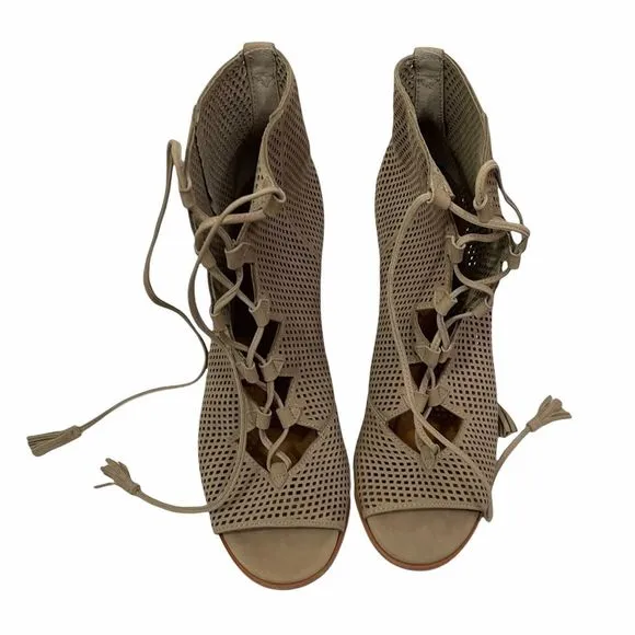 NWOT Frye Gabby Perforated Ghillie Heeled Sandals