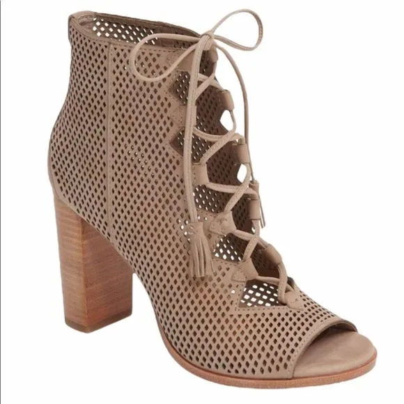 NWOT Frye Gabby Perforated Ghillie Heeled Sandals