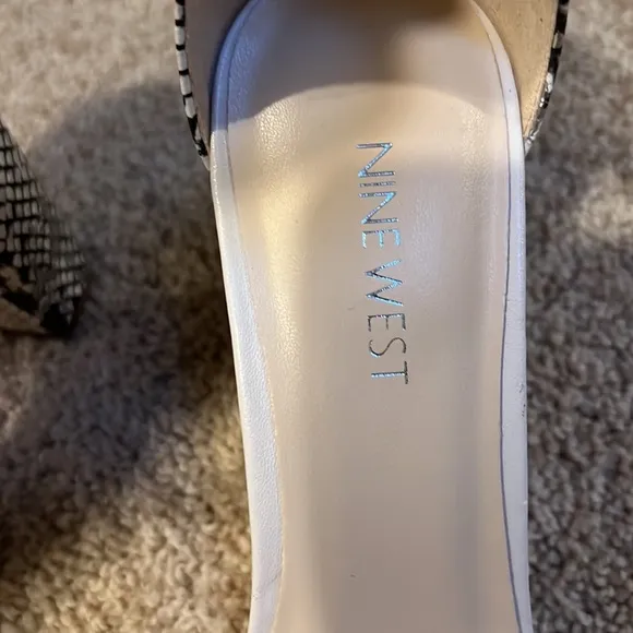 NWOT! Nine West SZ 9.5 M pruce ankle strap , snake print block heel sandals.