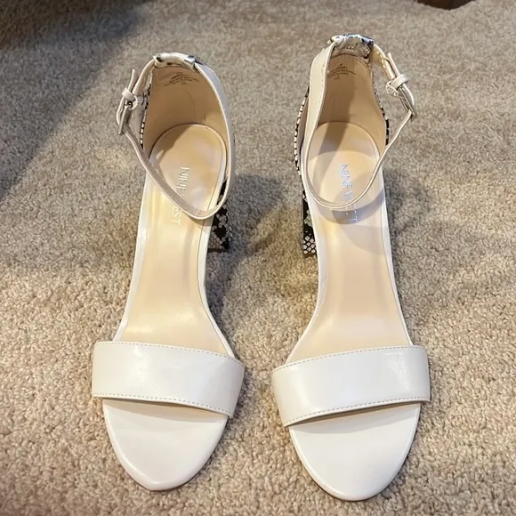 NWOT! Nine West SZ 9.5 M pruce ankle strap , snake print block heel sandals.