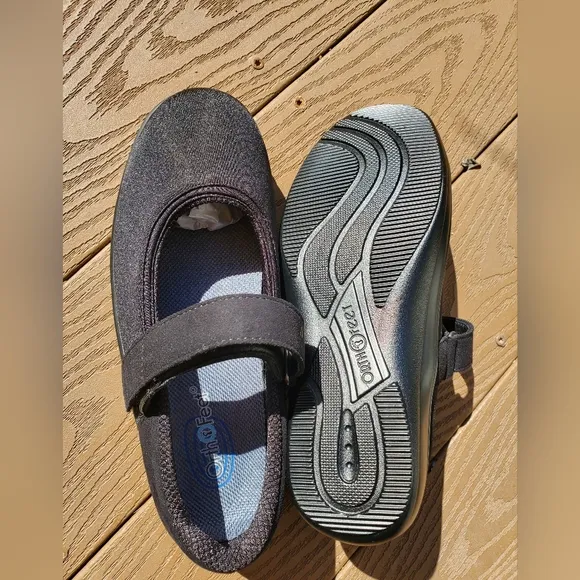 NWOT Orthofeet Mary Jane Style Shoes- size 8 wide
