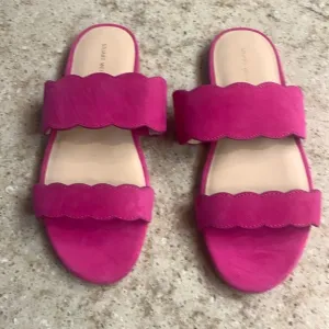 NWOT Stuart Weitzman Naomi Pink Suede Scallop Size 5.5