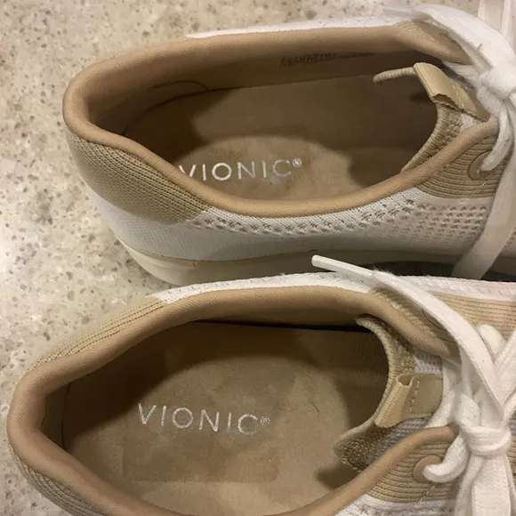 NWOT Vionic Galia Womens Oxford/Lace Up Size 12