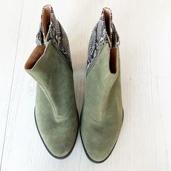 Nwot Vionic Naomi Snakeskin Suede Ankle Boots Olive Green sz 9