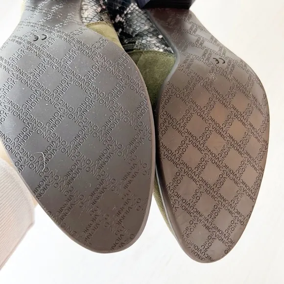 Nwot Vionic Naomi Snakeskin Suede Ankle Boots Olive Green sz 9