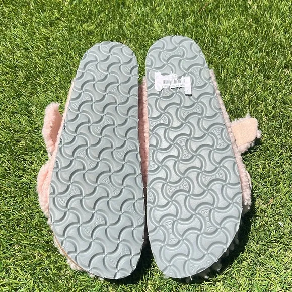 NWT Arizona Big Buckle Sandals