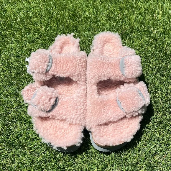 NWT Arizona Big Buckle Sandals