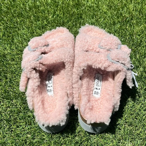 NWT Arizona Big Buckle Sandals